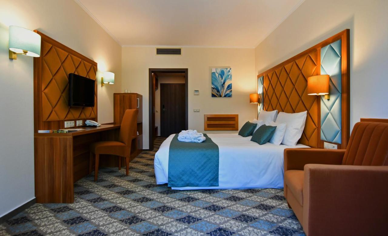 Wellness Hotel Gyula Exterior photo
