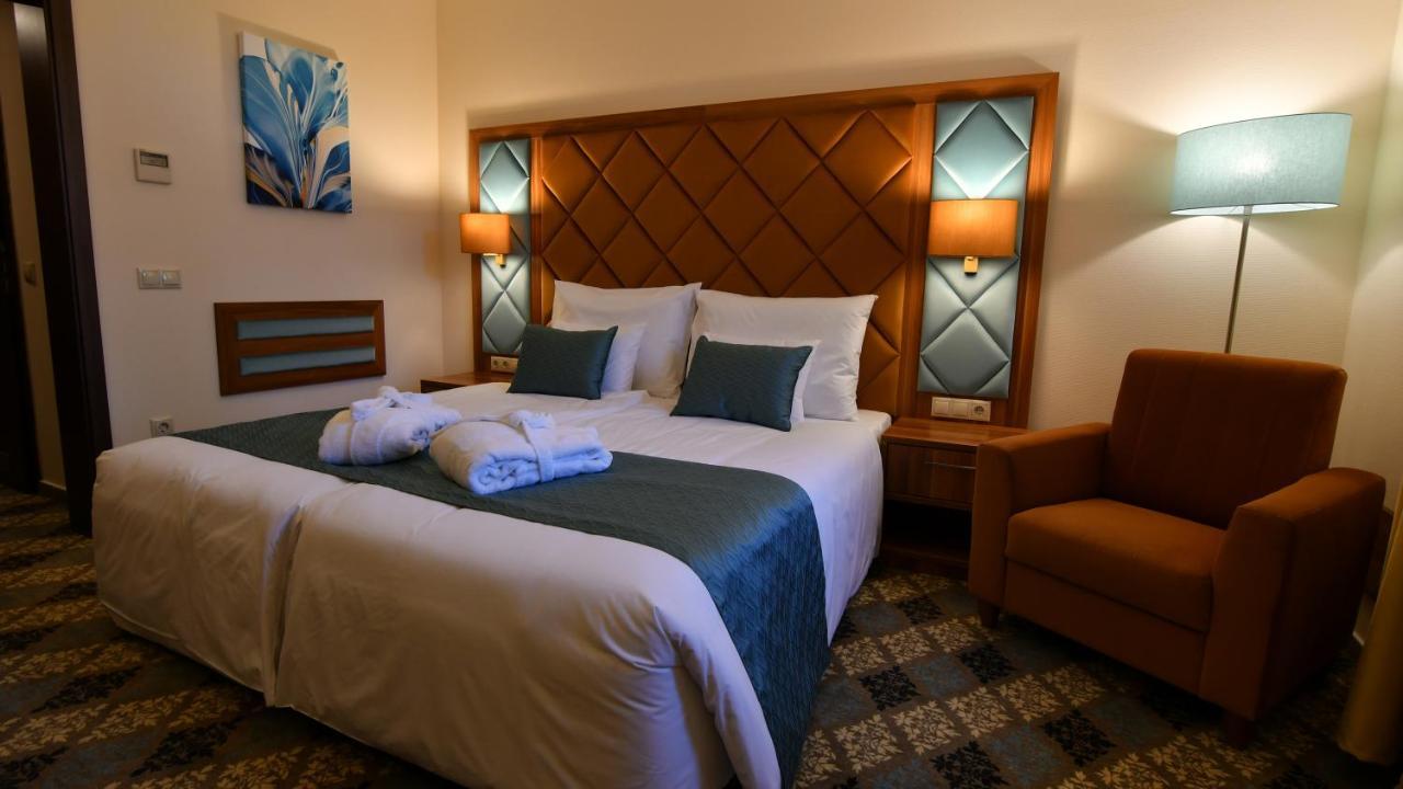 Wellness Hotel Gyula Exterior photo