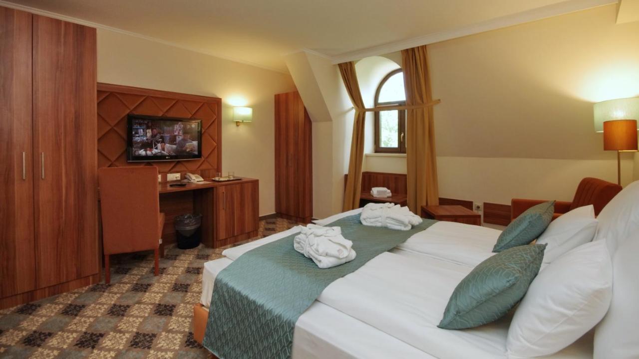 Wellness Hotel Gyula Exterior photo