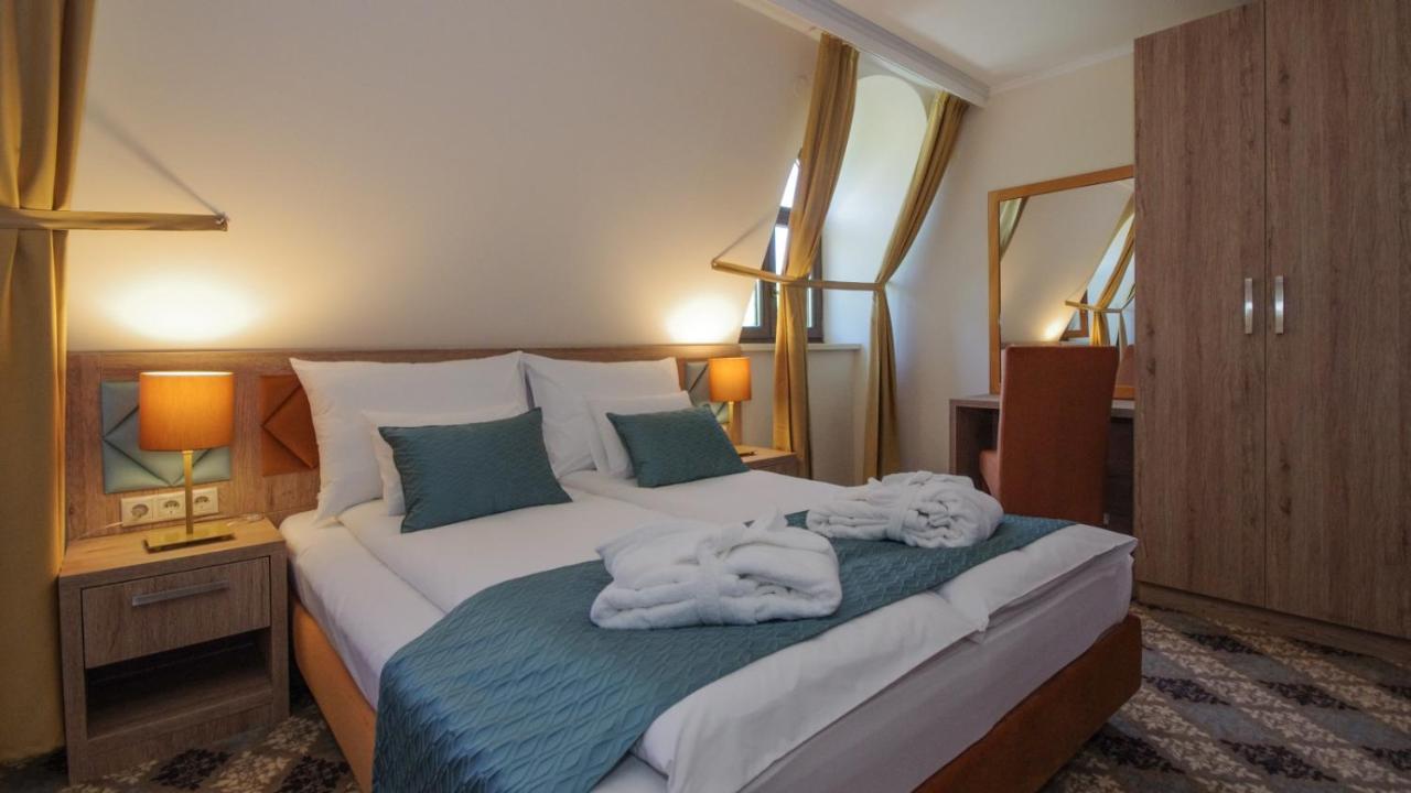 Wellness Hotel Gyula Exterior photo