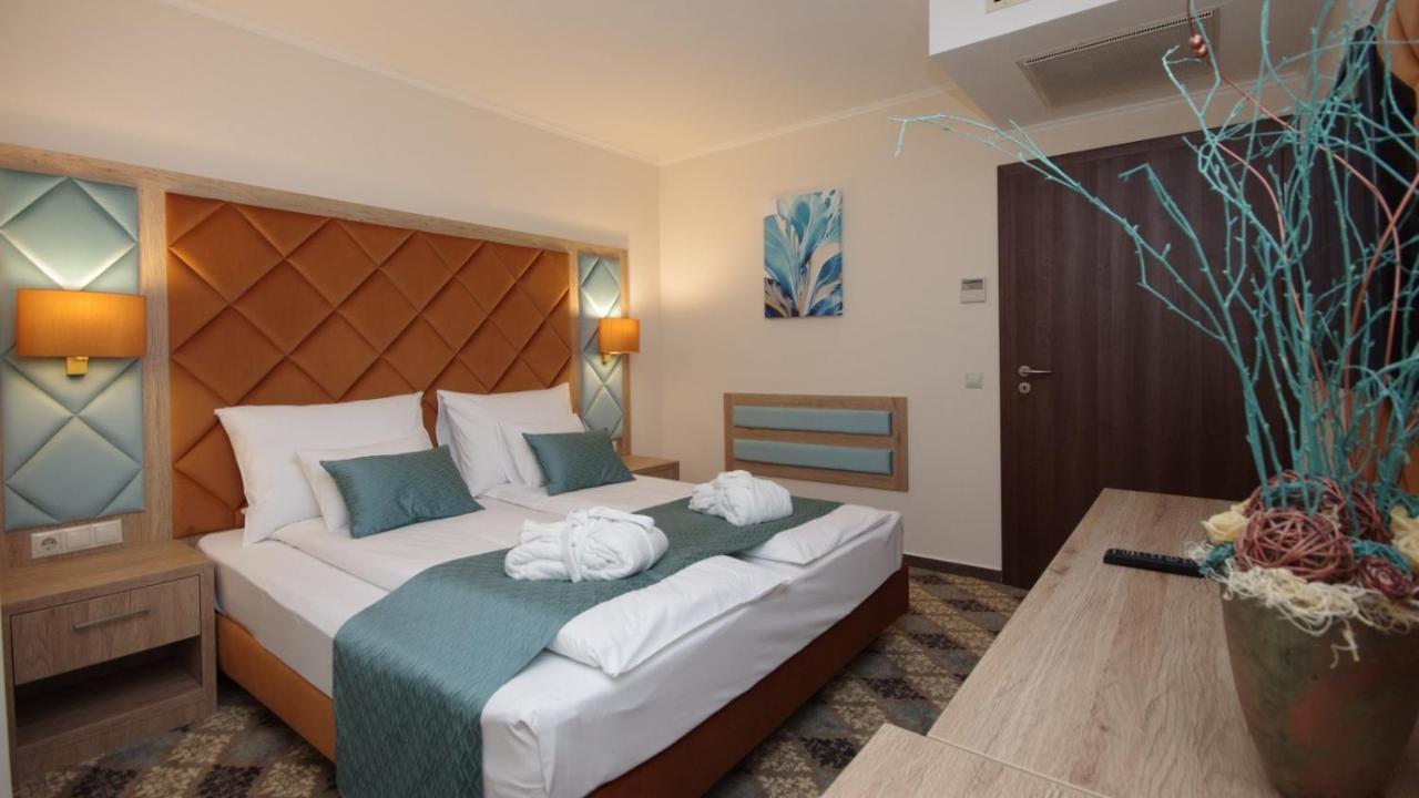 Wellness Hotel Gyula Exterior photo