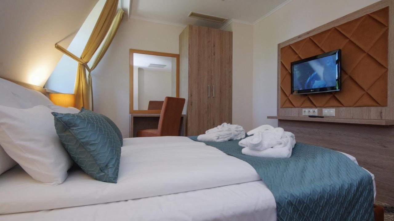 Wellness Hotel Gyula Exterior photo