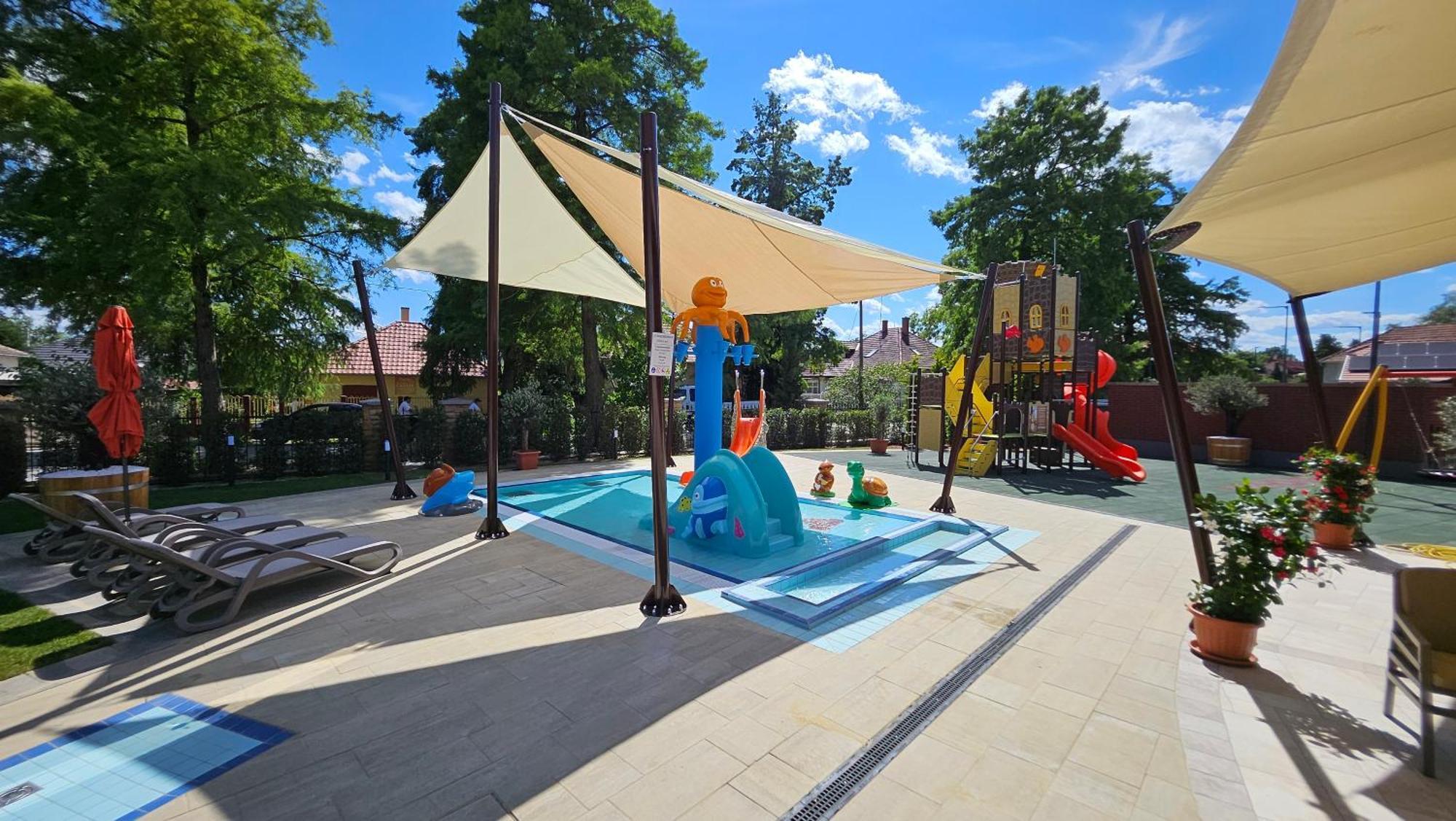 Wellness Hotel Gyula Exterior photo