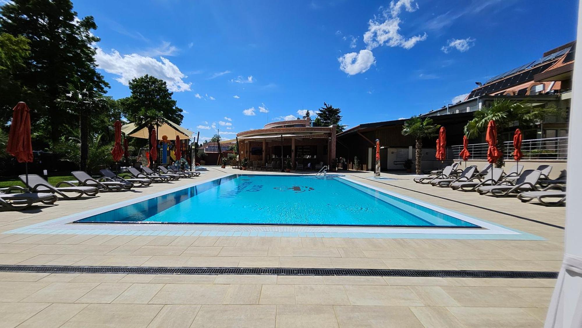 Wellness Hotel Gyula Exterior photo