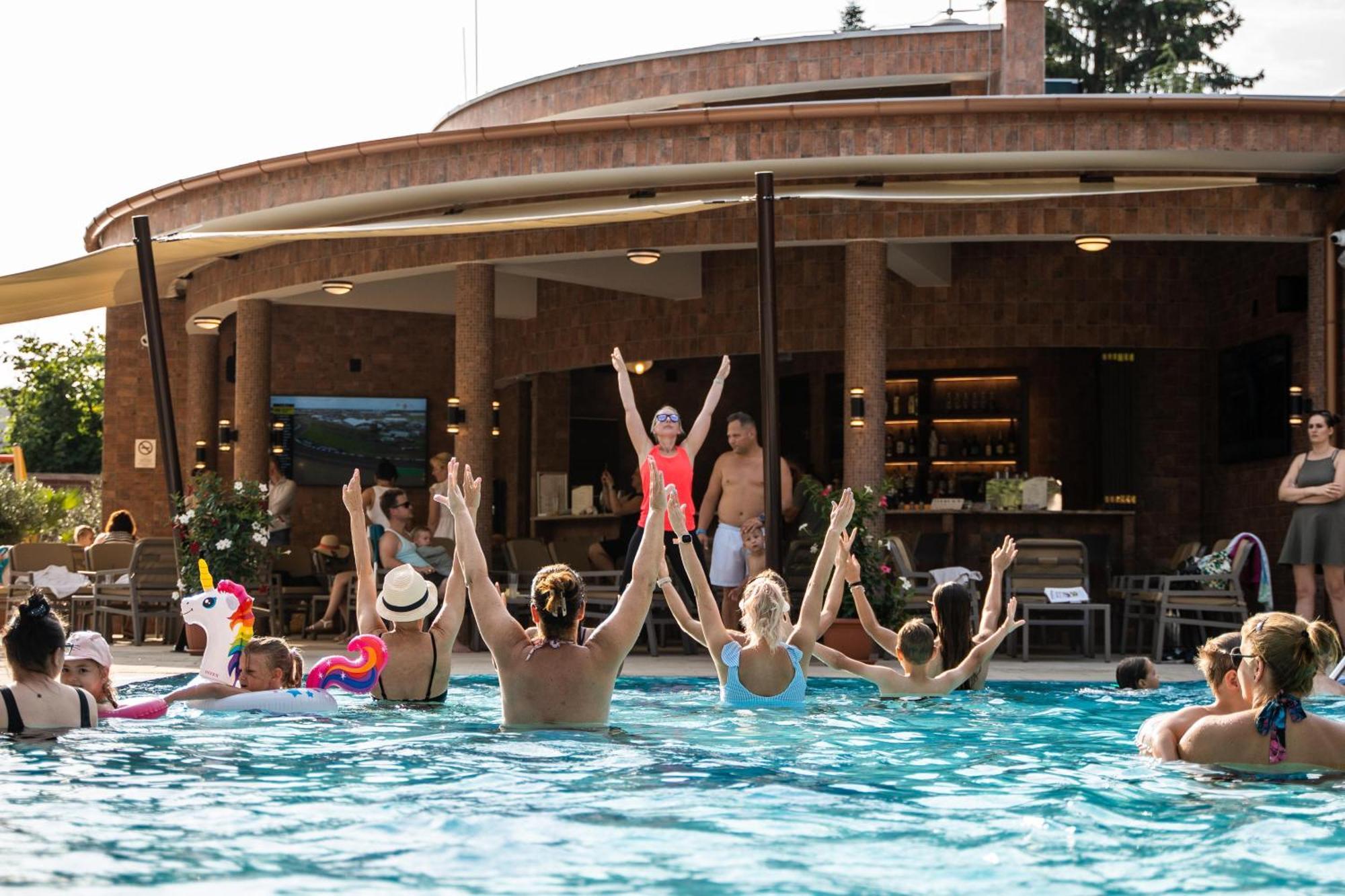 Wellness Hotel Gyula Exterior photo