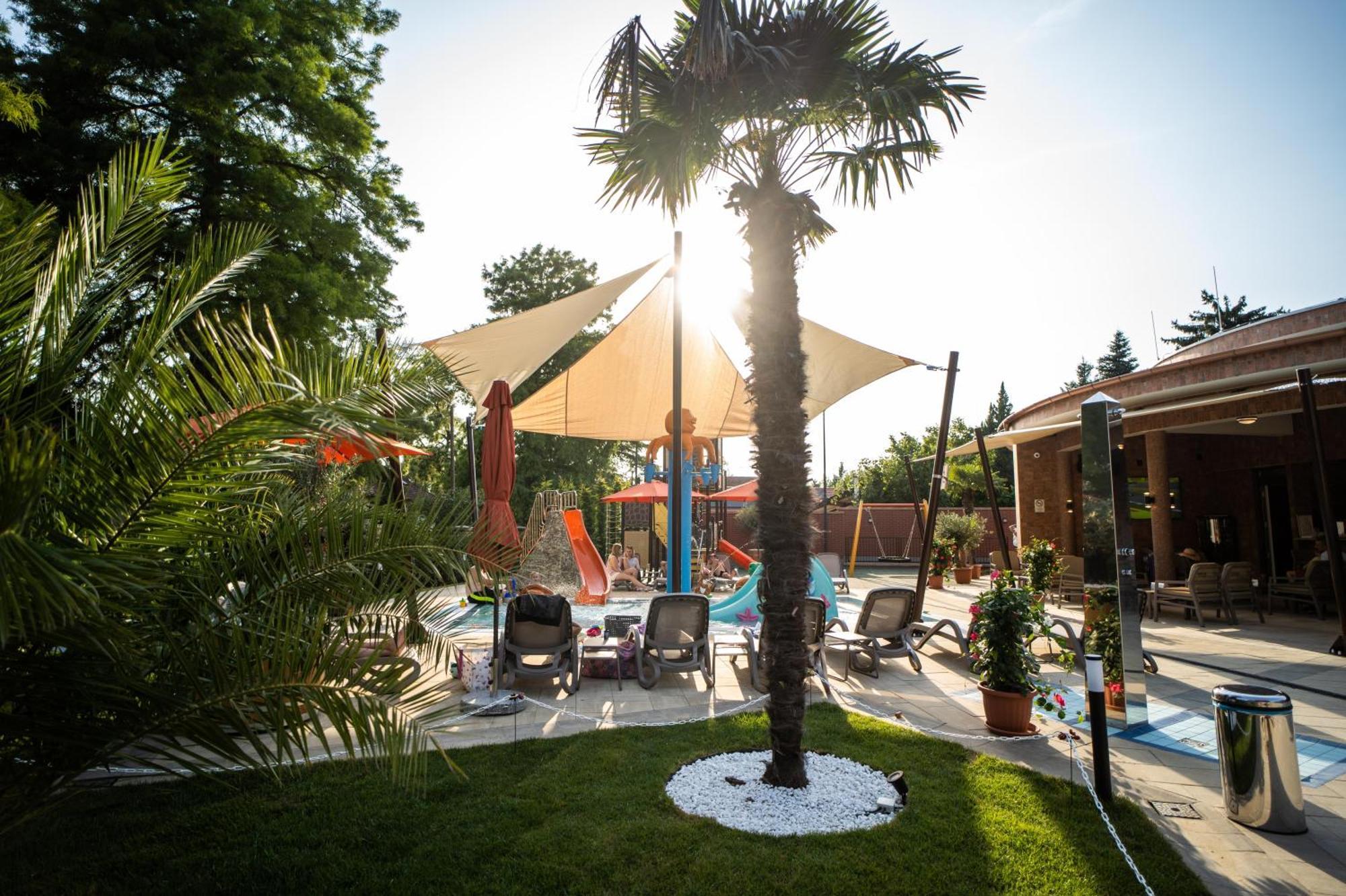 Wellness Hotel Gyula Exterior photo
