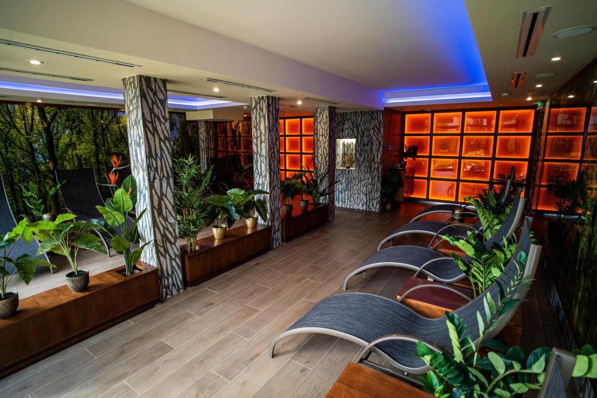 Wellness Hotel Gyula Exterior photo