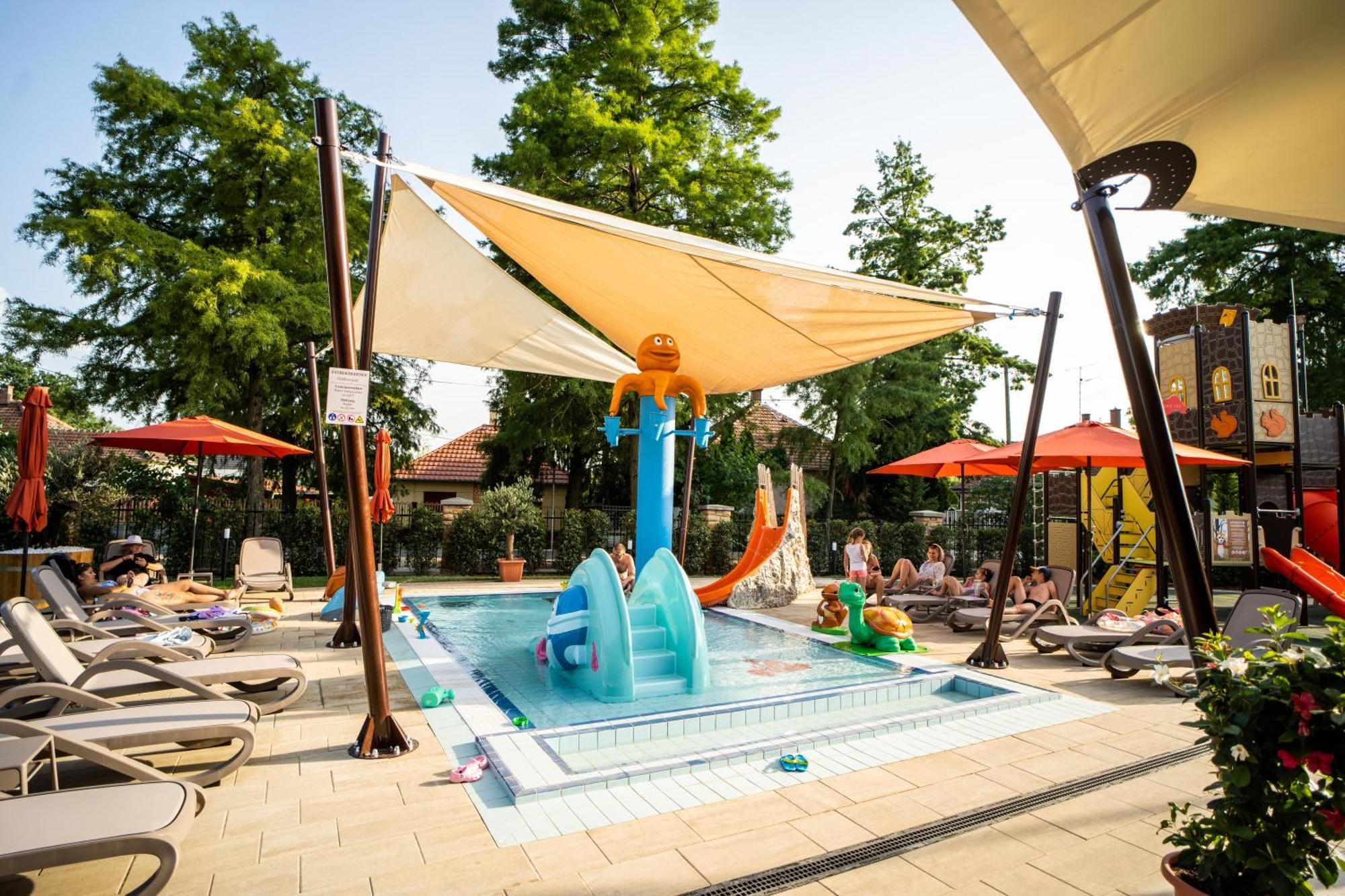 Wellness Hotel Gyula Exterior photo