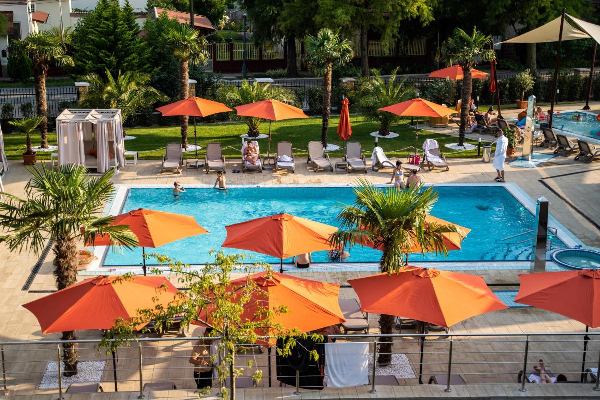Wellness Hotel Gyula Exterior photo