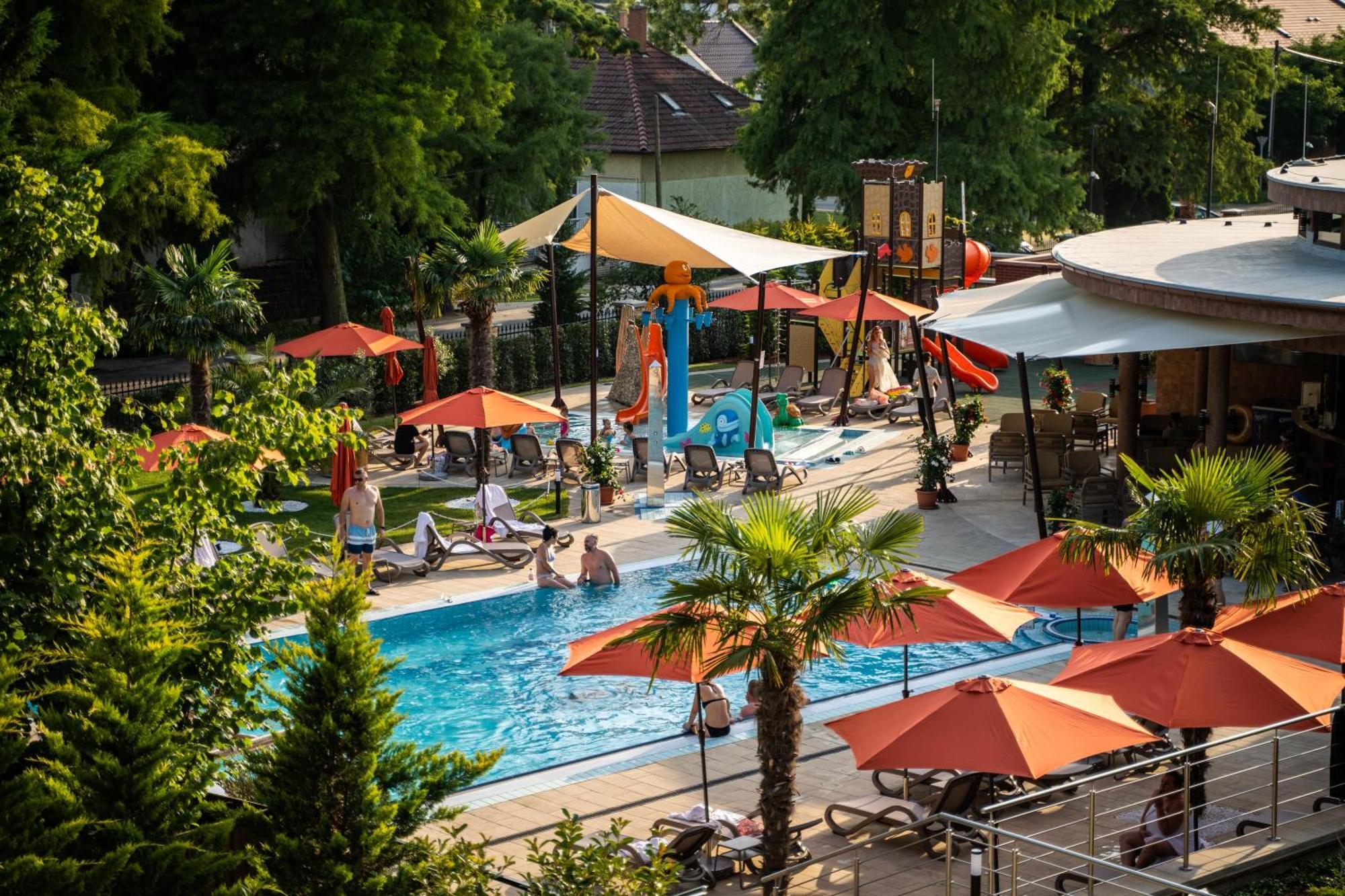 Wellness Hotel Gyula Exterior photo