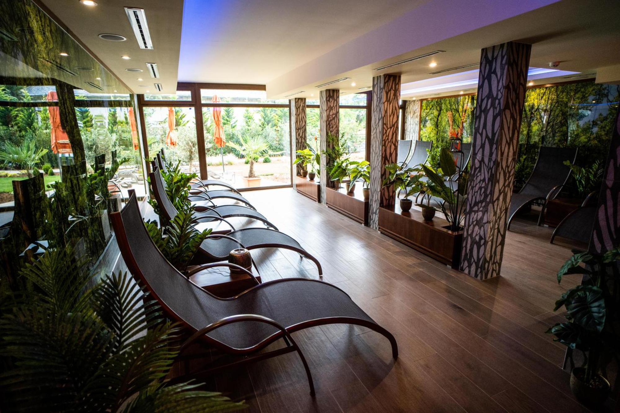 Wellness Hotel Gyula Exterior photo