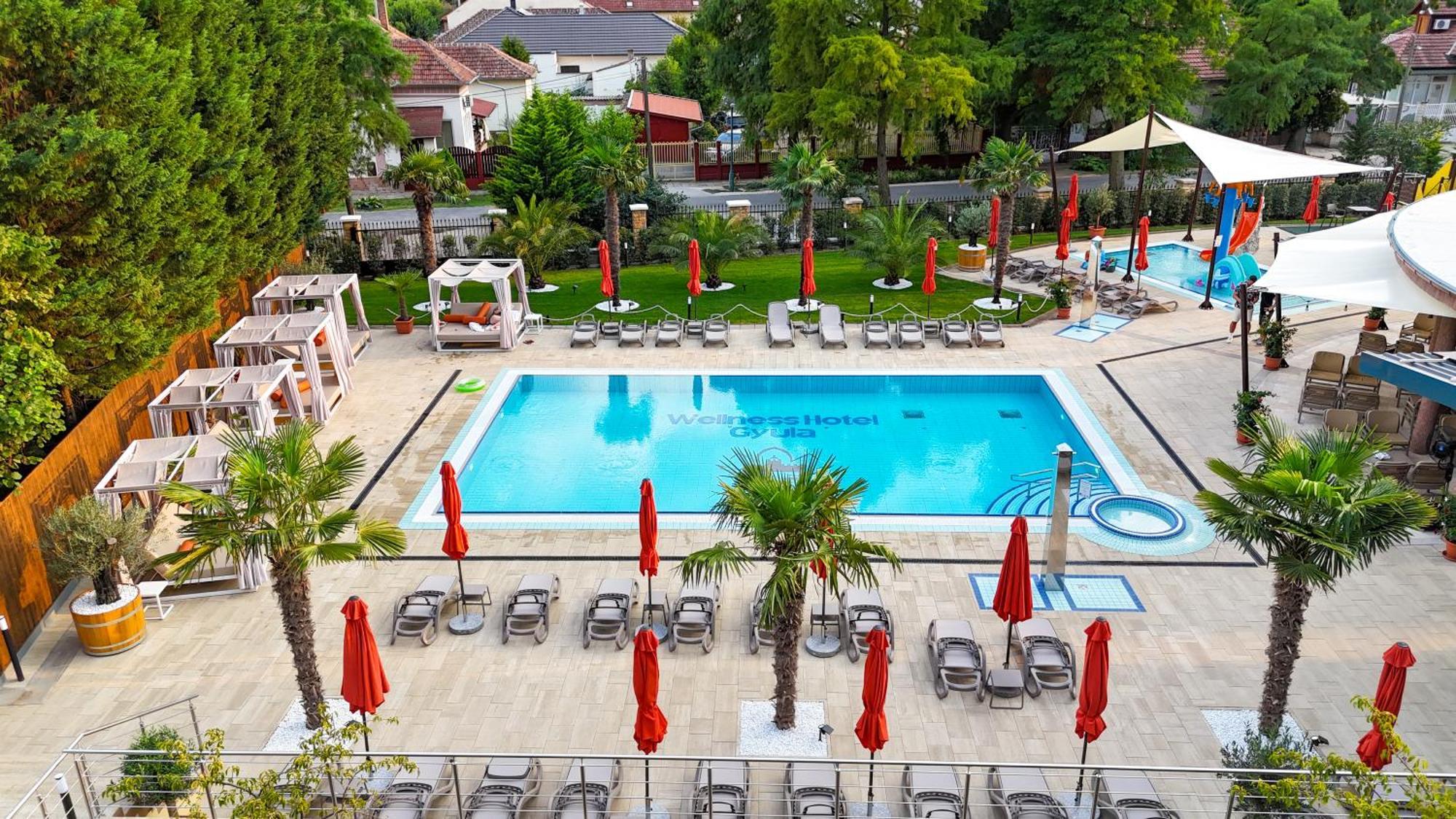 Wellness Hotel Gyula Exterior photo
