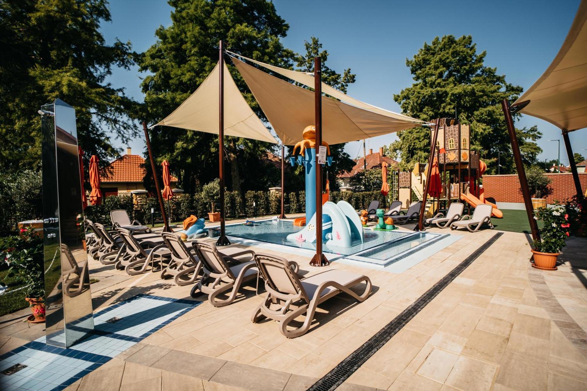 Wellness Hotel Gyula Exterior photo
