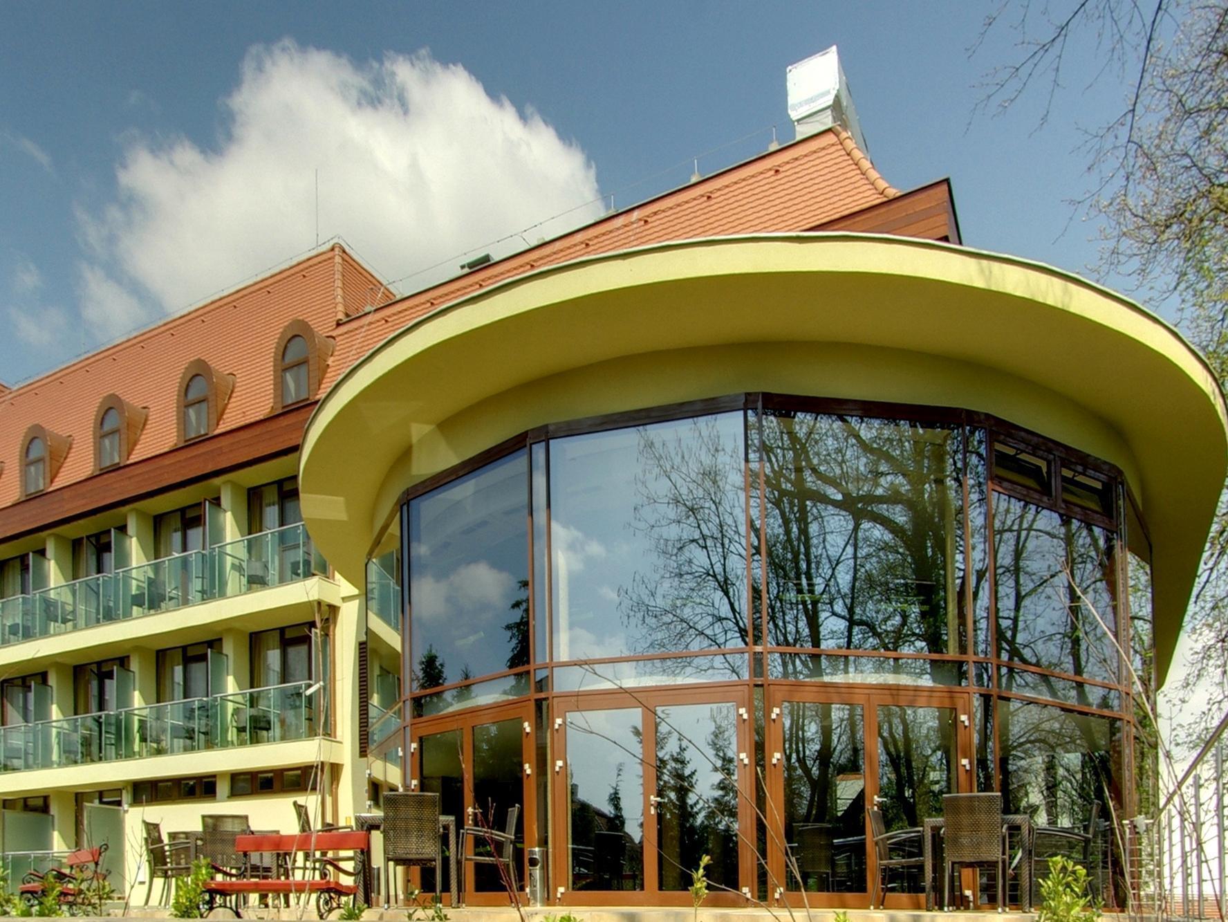Wellness Hotel Gyula Exterior photo