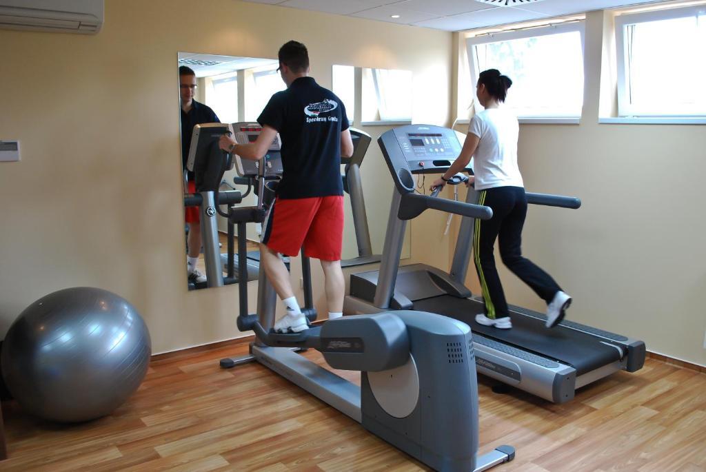 Wellness Hotel Gyula Exterior photo