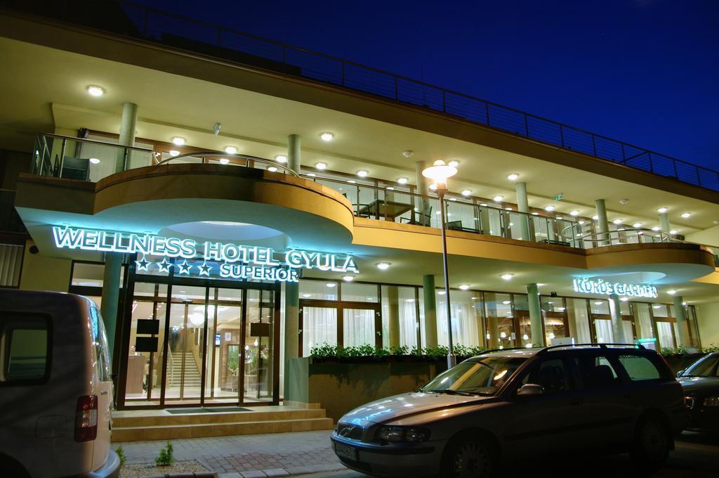 Wellness Hotel Gyula Exterior photo