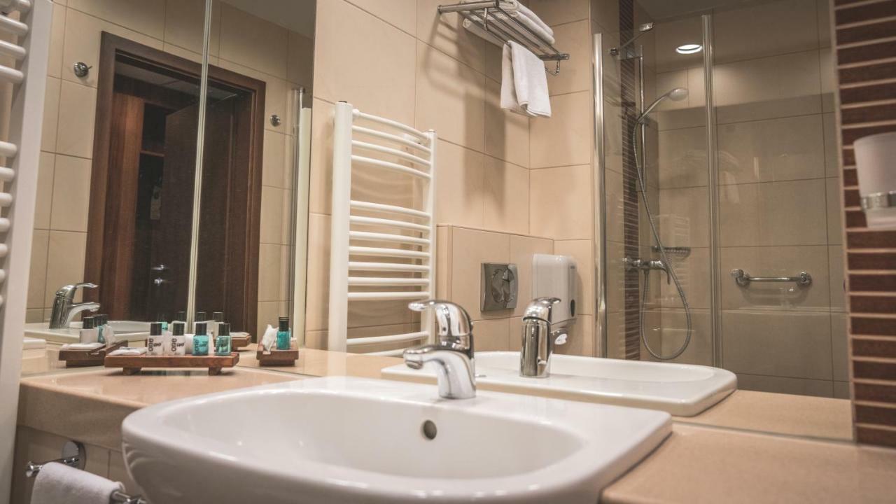 Wellness Hotel Gyula Exterior photo